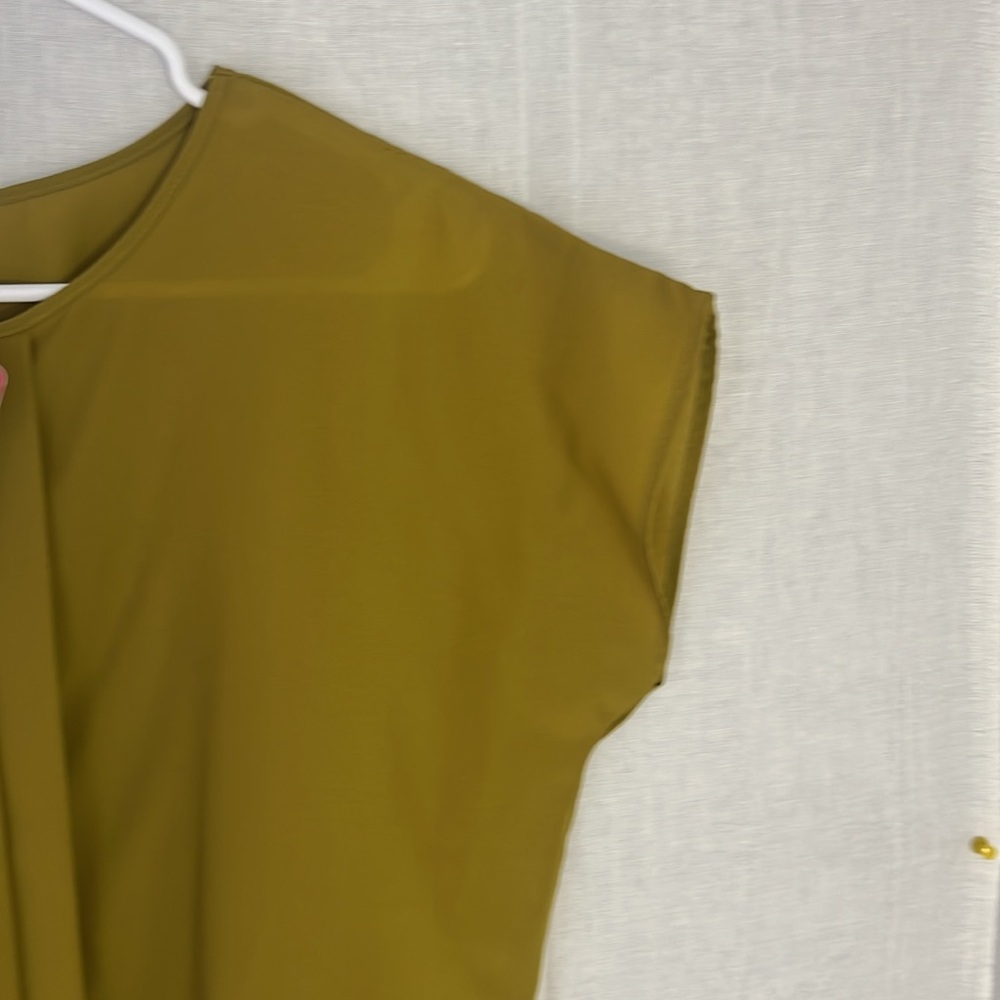 Yellow Pleated Cap Sleeve Blouse. CAJA. # 1. D - Picture 4 of 9